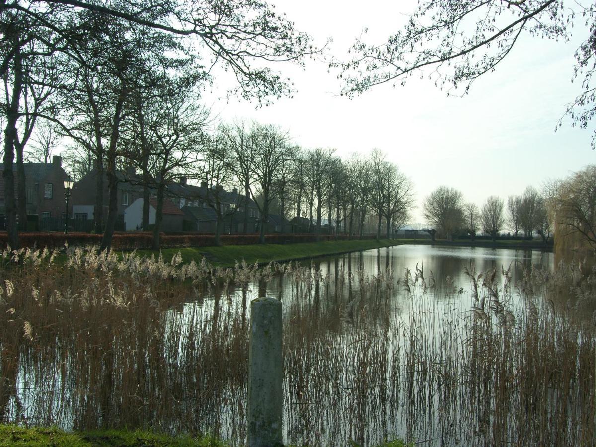 Slapen bij de Zeeuwse Lala Bed and Breakfast IJzendijke Buitenkant foto