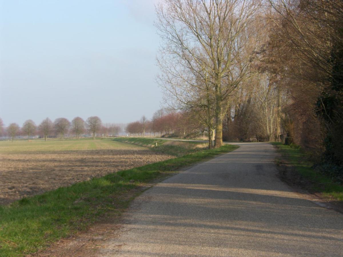 Slapen bij de Zeeuwse Lala Bed and Breakfast IJzendijke Buitenkant foto